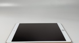 Mint
													Apple iPad 7th Gen - Unlocked, Gold, 32 GB, A2200, photo 3 of 6