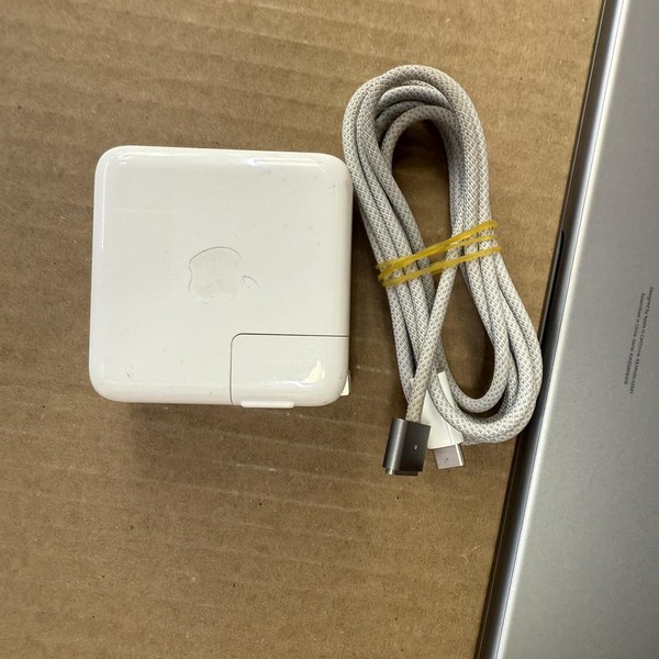 MacBook Air 2022 (M2) - 13 inch - 256 GB, Gray, 16 GB, Apple M2