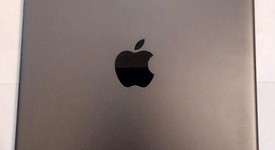 Mint
													Apple iPad 8th Gen - Unlocked, Gray, 128 GB, A2428, photo 6 of 6