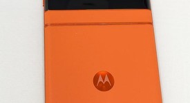 Good
													Motorola Razr (2024) - Unlocked, Orange, 256 GB, 8 GB, photo 3 of 8
