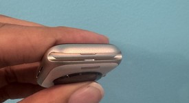 Good
													Apple Watch SE 2nd Gen 40mm - Unlocked, Starlight, A2726 - Cellular, Aluminum, photo 5 of 6