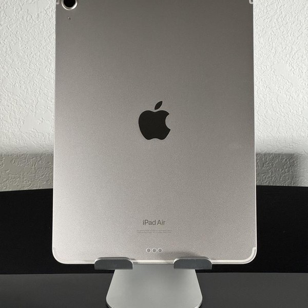 Apple iPad Air (5th Gen) - Unlocked, 256 GB, Starlight, A2589