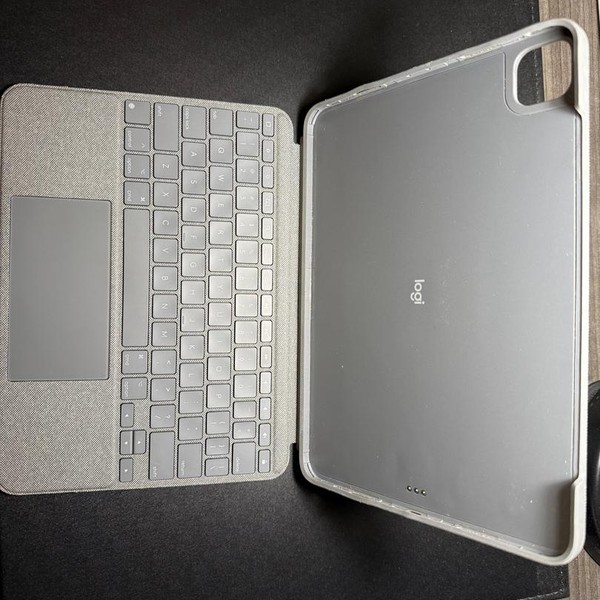 Logitech Combo Touch for iPad Pro - Gray, M4 11 inch