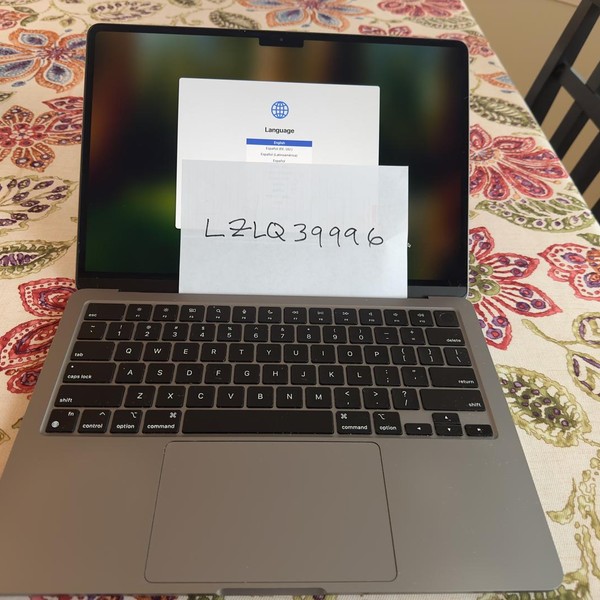 MacBook Air 2022 (M2) - 13 inch - 512 GB, Silver, 16 GB, Apple M2