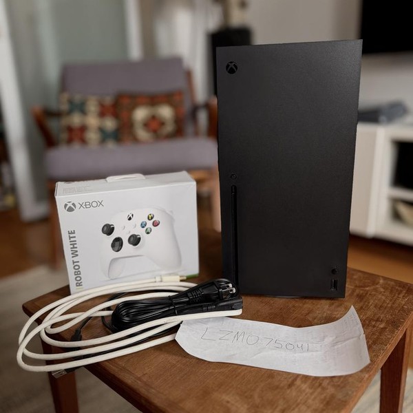 Xbox Series X (2020) - 1 TB, Black, standard