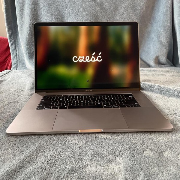 MacBook Pro 2018 (With Touch Bar) - 15 inch - 256 GB, Gray, 16 GB, Intel Core i7