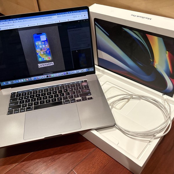 MacBook Pro 2019 - 16 inch - 1 TB, Silver, 32 GB, Intel Core i7