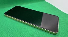 Good
													Samsung Galaxy Z Flip6 - Unlocked, Yellow, 512 GB, 12 GB, SM-F741U1, photo 2 of 3