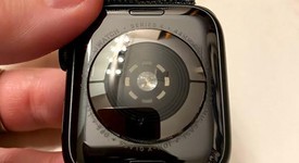 Good
													Apple Watch Series 4 44mm - Unlocked, Gray, A1976 - Cellular, Aluminum, photo 4 of 9