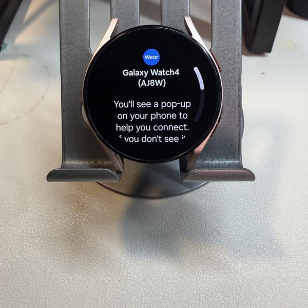 Samsung Galaxy Watch4 - Unlocked, Gold, 40mm