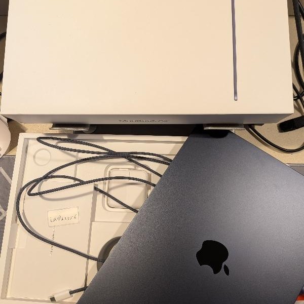 MacBook Air 2022 (M2) - 13 inch - 256 GB, Midnight, 8 GB, Apple M2