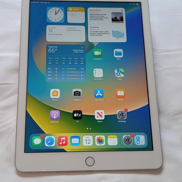 Apple iPad (5th Gen) - Wi-Fi, 32 GB, Silver, A1822
