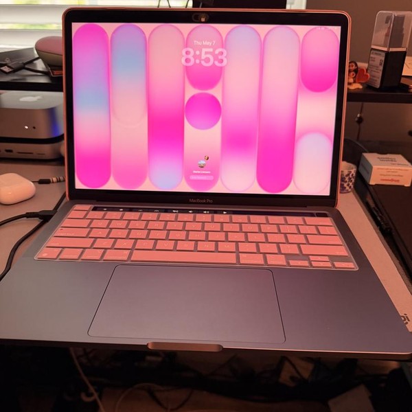MacBook Pro 2022 - 13 inch - 1 TB, Gray, 24 GB, Apple M2