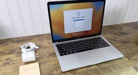 Fair
													MacBook Pro 2017 (No Touch Bar) - 13" - I5, Silver, 256 GB, 8 GB, photo 1 of 7