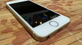 Good
													Apple iPhone SE 1st Gen 2016 - Unlocked, Gold, 128 GB, A1662, photo 4 of 12