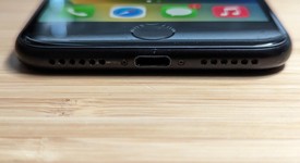 Fair
													Apple iPhone SE 2nd Gen 2020 - Unlocked, Black, 64 GB, A2275, photo 3 of 16