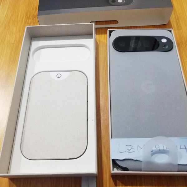 Google Pixel 10 Pro XL - Unlocked, 256 GB, Obsidian, GUL82