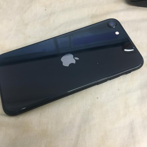 Apple iPhone SE 2nd Gen 2020 - AT&T, Black, 64 GB, A2275