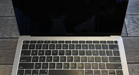Good
													MacBook Air 2018 - 13" - I5, Silver, 256 GB, 8 GB, photo 3 of 7