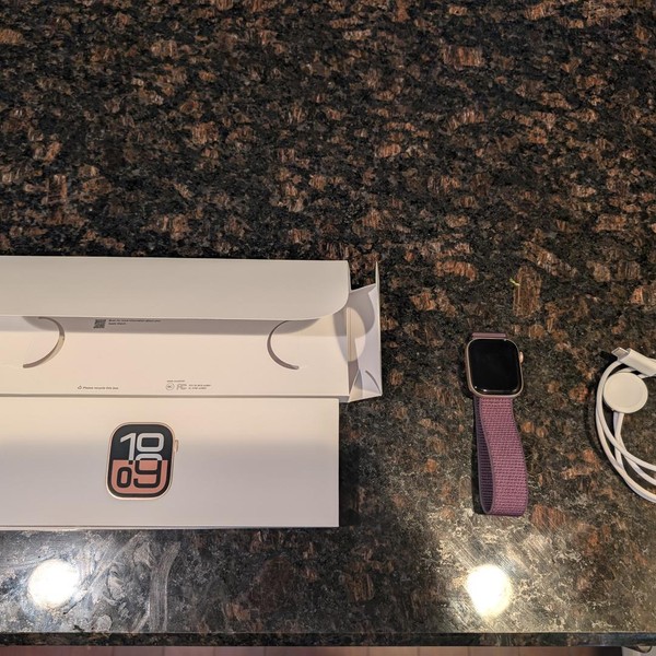 Apple Watch Series 10 42mm - Rose Gold, A2997 - GPS, Aluminum