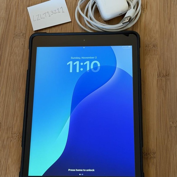 Apple iPad 8th Gen - Wi-Fi, 32 GB, Gray, A2270