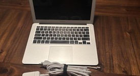 Good
													MacBook Air 2017 - 13" - I5, Silver, 128 GB, 4 GB, photo 2 of 2