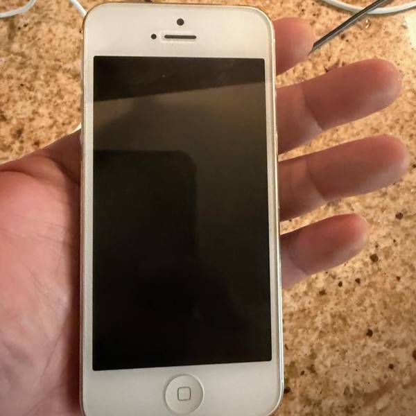 Apple iPhone 5 - Unlocked, 16 GB, White, A1428