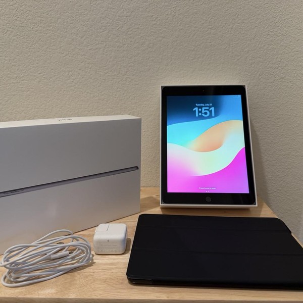Apple iPad (6th Gen) - Wi-Fi, 32 GB, Silver, A1893