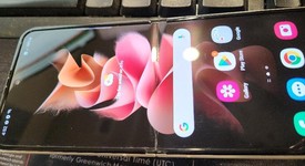 Fair
													Samsung Galaxy Z Flip3 5G - Unlocked, Cream, 128 GB, 8 GB, SM-F711U1, photo 4 of 5