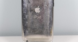 Fair
													Apple iPod Touch 2nd Gen - Wi-Fi, Black, 8 GB, photo 2 of 2