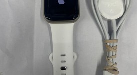 Mint
													Apple Watch SE 2nd Gen 40mm - Starlight, A2722 - GPS, Aluminum, photo 3 of 5