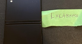 Good
													Samsung Galaxy Z Flip3 5G - Unlocked, Black, 256 GB, 8 GB, SM-F711U1, photo 3 of 6