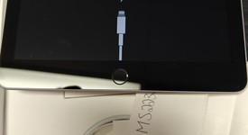 Mint
													Apple iPad 6th Gen - Unlocked, Gray, 32 GB, A1954, photo 3 of 7