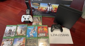 Good
													Xbox One X (2017) - Black, Standard, photo 3 of 10