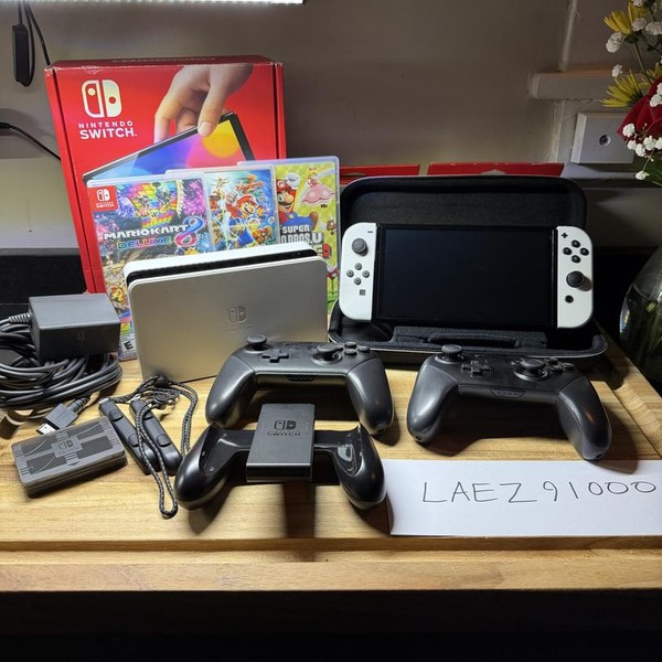 Nintendo Switch - OLED - 64 GB, White
