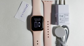 Good
													Apple Watch Series 4 40mm - Unlocked, Gold, A1975 - Cellular, Aluminum, photo 3 of 4