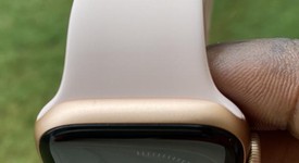 Mint
													Apple Watch Series 5 44mm - Gold, A2093 - GPS, Aluminum, photo 4 of 14