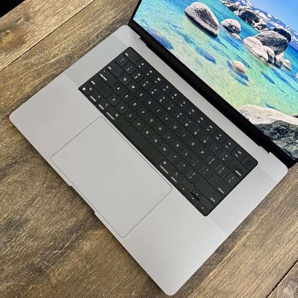 MacBook Pro 2021 - 16 inch - 1 TB, Gray, 32 GB, Apple M1 Max