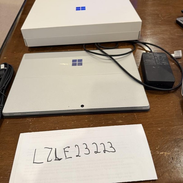 Microsoft Surface Pro 7 - 128 GB, Platinum, 4 GB, Intel Core i3