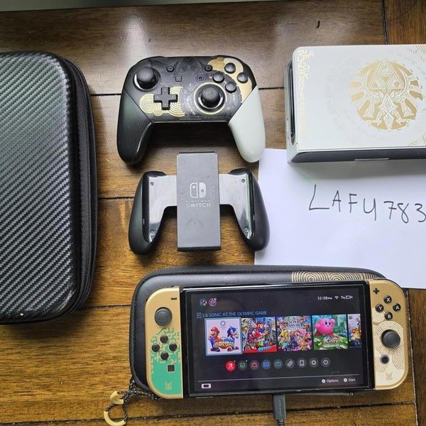 Nintendo Switch - OLED - 64 GB, White, The Legend of Zelda: Tears of the Kingdom Edition
