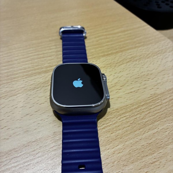 Apple Watch Ultra 49mm - Unlocked, Titanium, A2622