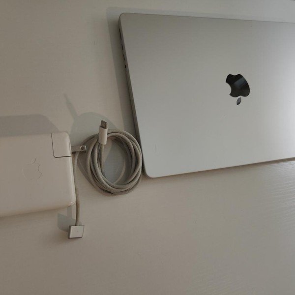 MacBook Pro 2021 - 14 inch - 1 TB, Silver, 16 GB, Apple M1 Pro 10-core