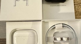 Used
													Apple AirPods Pro - MagSafe Case, photo 2 of 9