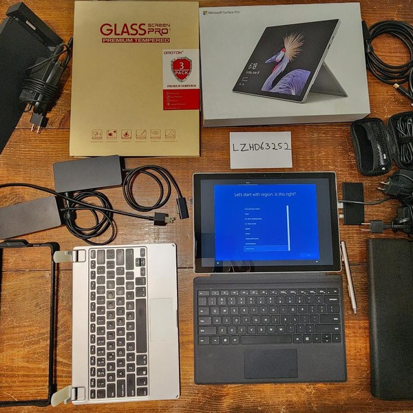 Microsoft Surface Pro 5 (2017) - Wi-Fi, 128 GB, Silver, 8 GB