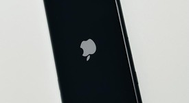 Mint
													Apple iPhone SE 2nd Gen 2020 - Unlocked, Black, 64 GB, A2275, photo 3 of 9