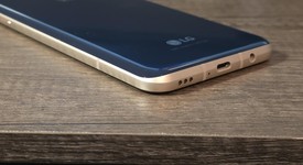 Good
													LG V60 ThinQ 5G - T-Mobile, Blue, 128 GB, 8 GB, photo 5 of 7