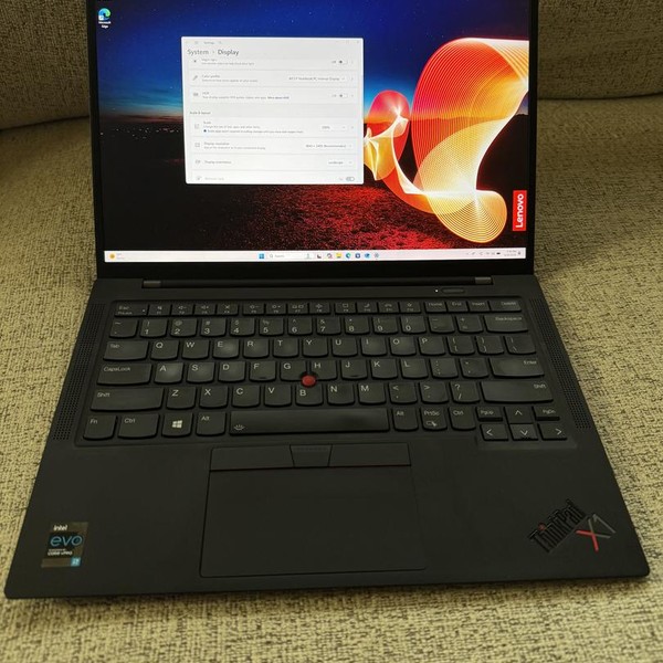 Lenovo ThinkPad X1 Carbon (9th Gen) - 1 TB, 32 GB, Intel Core i7