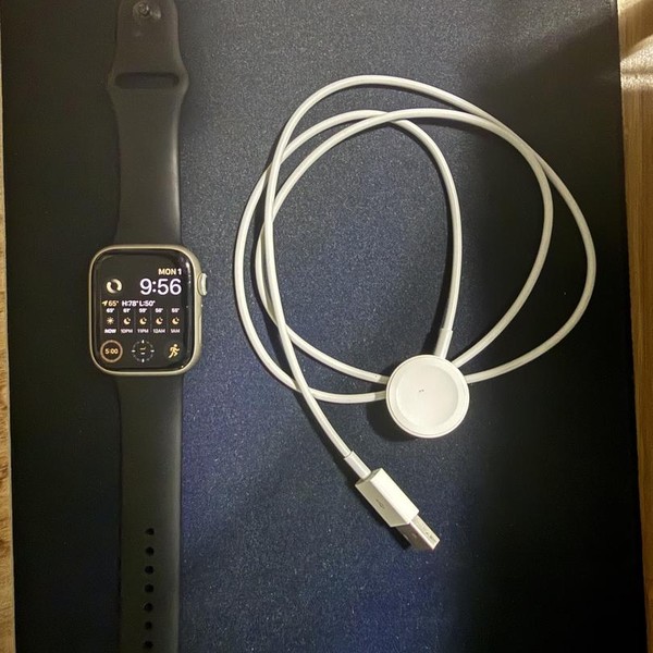Apple Watch Series 8 45mm - Starlight, A2771 - GPS, Aluminum