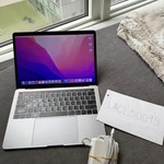 Good MacBook Pro 2018 (With Touch Bar) - 13 inch - 256 GB, Gray, 8 GB, Intel Core i5