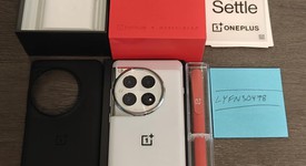 Mint
													OnePlus 12 - Unlocked Non-US, Silver, 512 GB, 16 GB, PJD110, photo 1 of 11